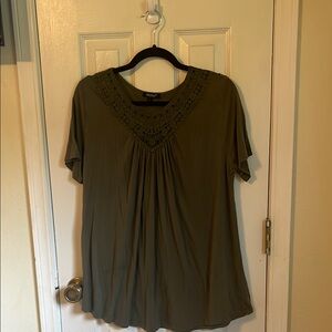 Folunsi Green Relaxed Pleated Short Sleeve Blouse